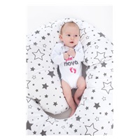 Univerzálny dojčiaci vankúš v tvare C New Baby XL sivý s bodkami