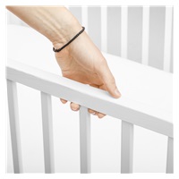 Detská postieľka New Baby BASIC so sťahovacou bočnicou a šuplíkom biela